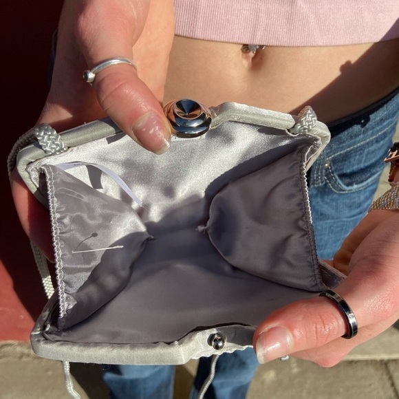 Vintage Silver Satin Evening Clutch/Crossbody Bag - Picture 4 of 7